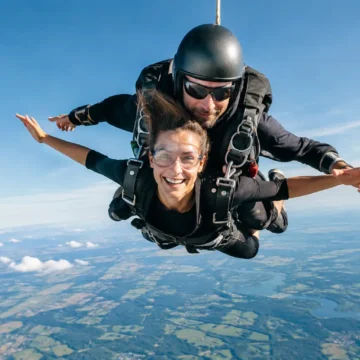 Skoki spadochronowe w tandemie dla odważnych